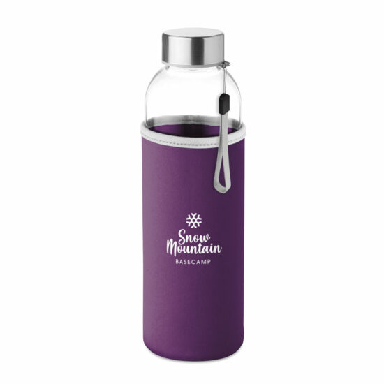 Glerbrúsi í fjólublárri neoprene hulsu. með merkingu 500 ml. Motif.